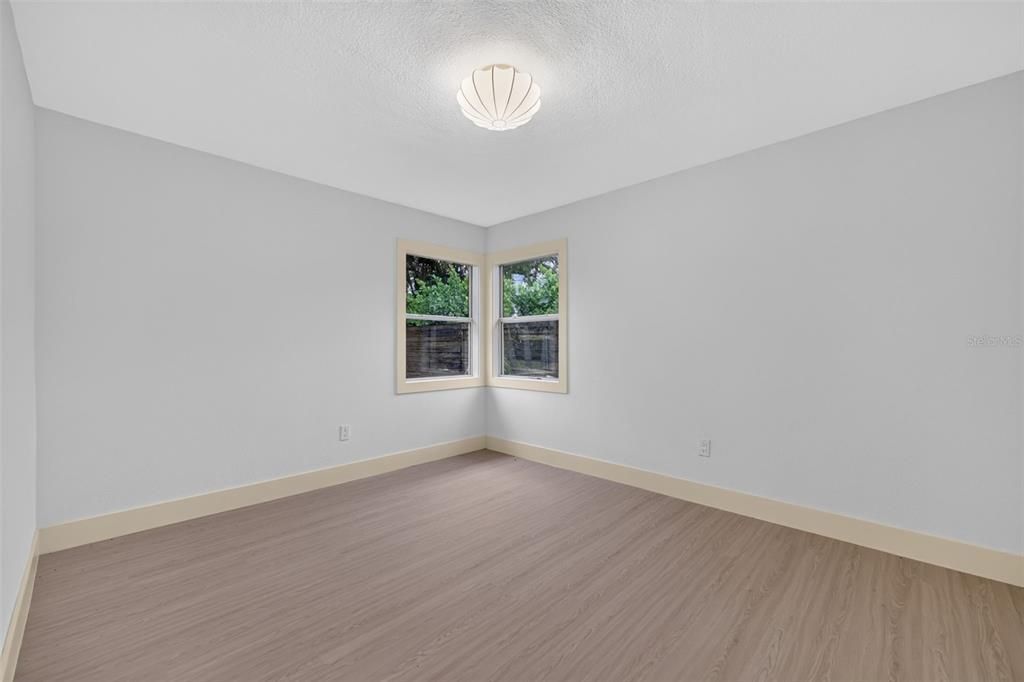 For Sale: $879,000 (3 beds, 2 baths, 1652 Square Feet)