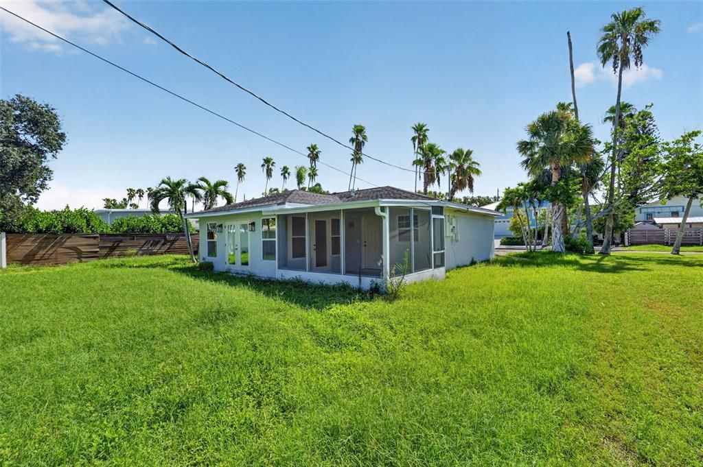 For Sale: $879,000 (3 beds, 2 baths, 1652 Square Feet)