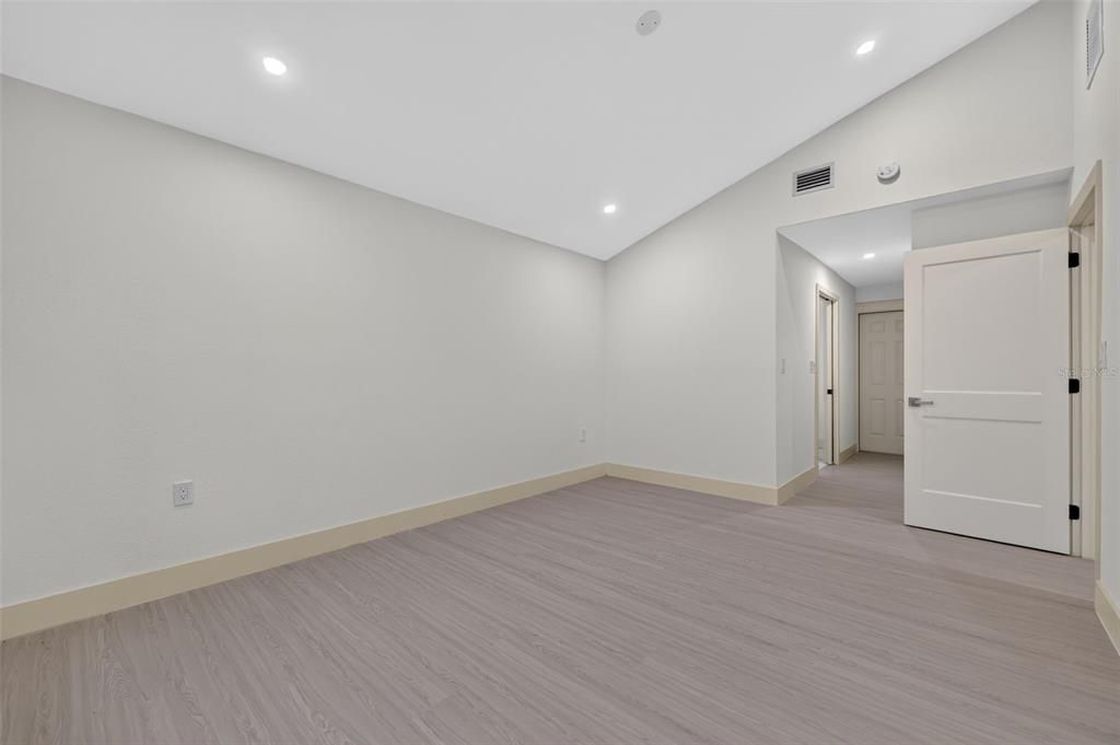 For Sale: $879,000 (3 beds, 2 baths, 1652 Square Feet)