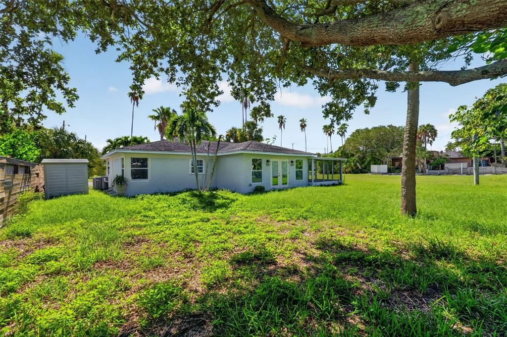 For Sale: $879,000 (3 beds, 2 baths, 1652 Square Feet)