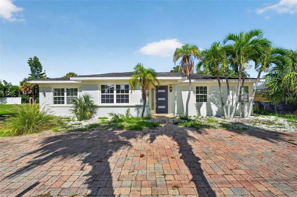 For Sale: $879,000 (3 beds, 2 baths, 1652 Square Feet)