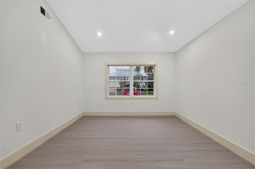 For Sale: $879,000 (3 beds, 2 baths, 1652 Square Feet)