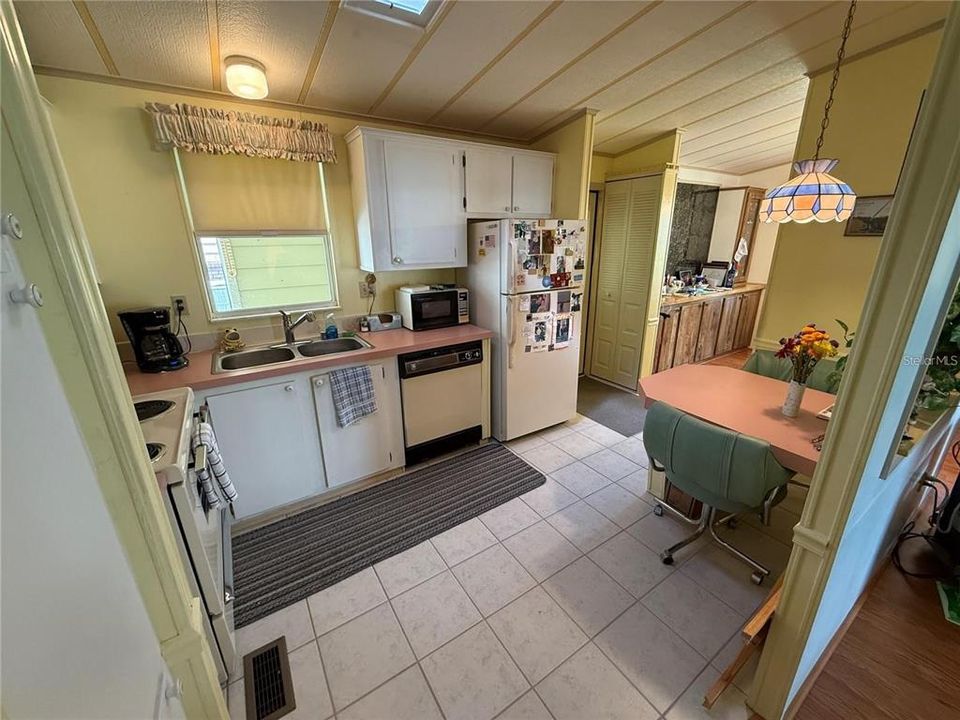 En Venta: $224,900 (2 camas, 2 baños, 1092 Pies cuadrados)