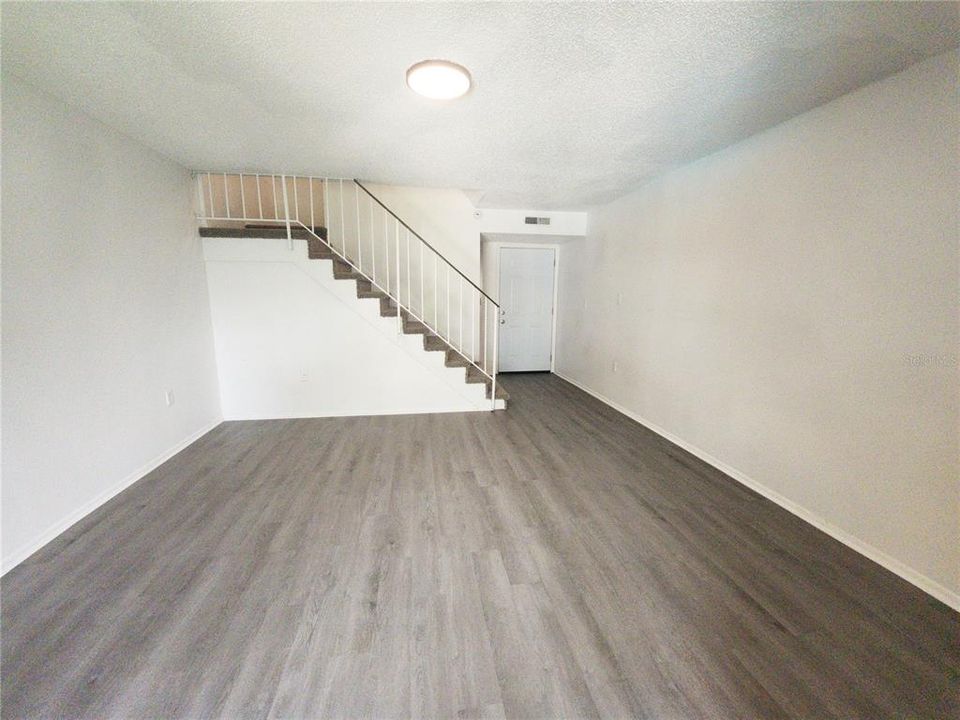 For Rent: $1,650 (2 beds, 1 baths, 1098 Square Feet)