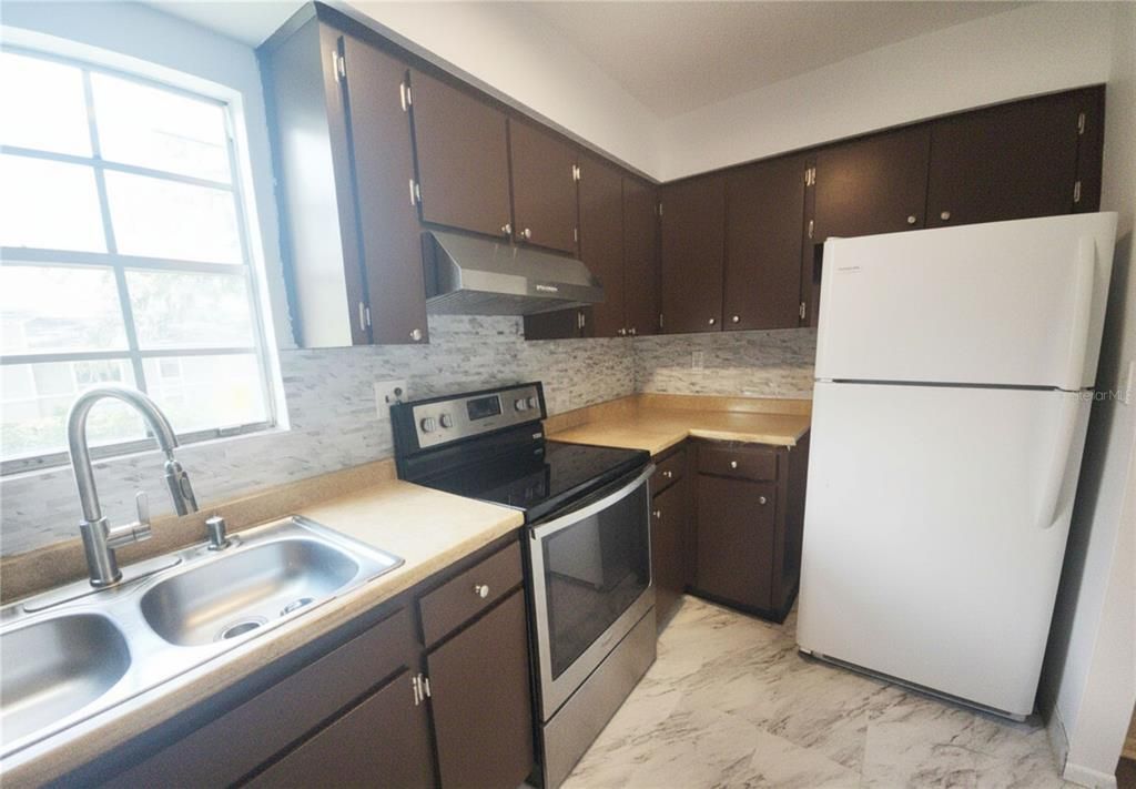For Rent: $1,650 (2 beds, 1 baths, 1098 Square Feet)