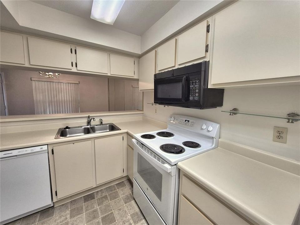 For Rent: $1,500 (2 beds, 2 baths, 900 Square Feet)