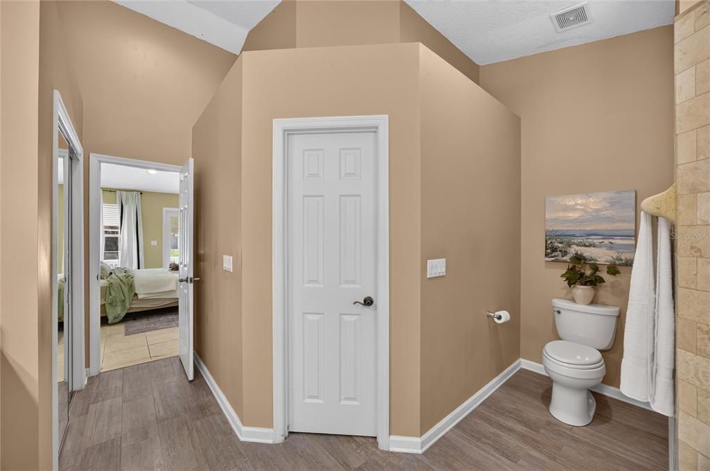For Sale: $5,999,000 (3 beds, 2 baths, 1872 Square Feet)