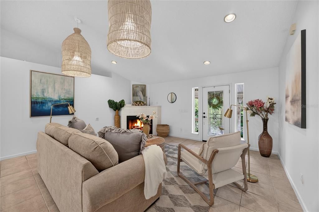 For Sale: $5,999,000 (3 beds, 2 baths, 1872 Square Feet)