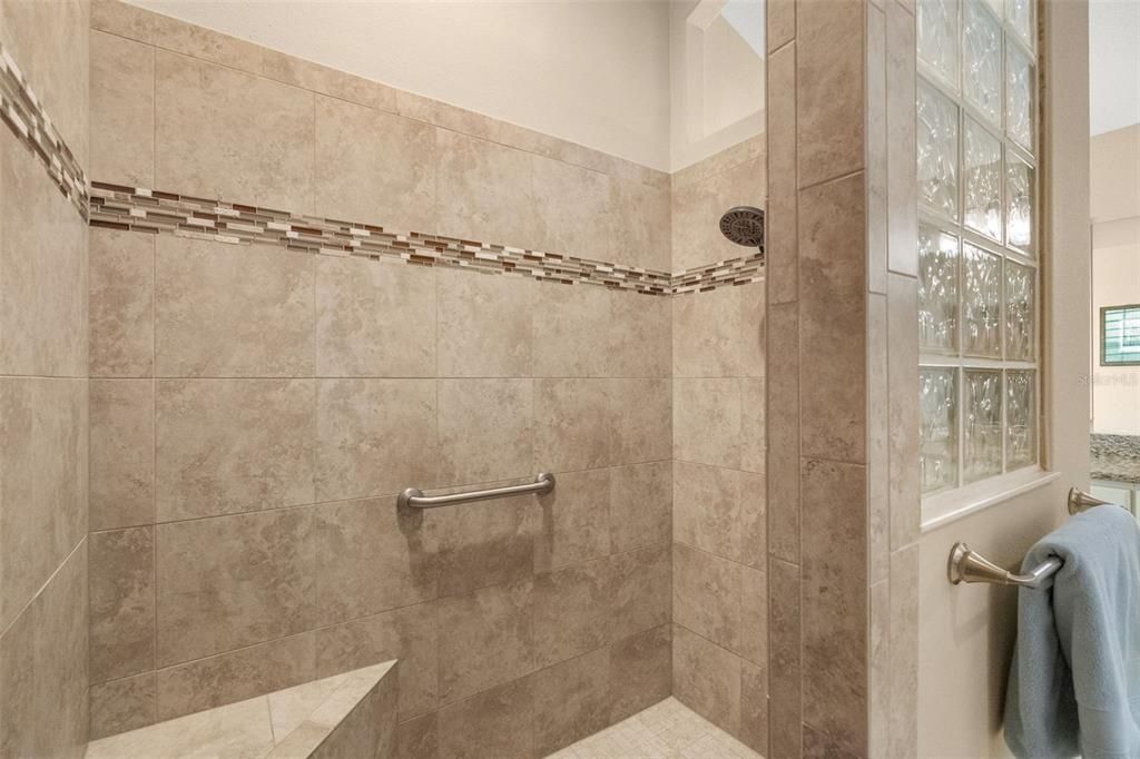 En Venta: $800,000 (3 camas, 2 baños, 1943 Pies cuadrados)