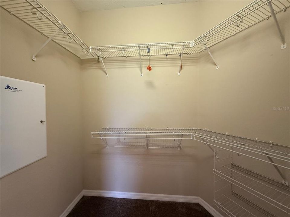 For Rent: $2,450 (4 beds, 2 baths, 1908 Square Feet)