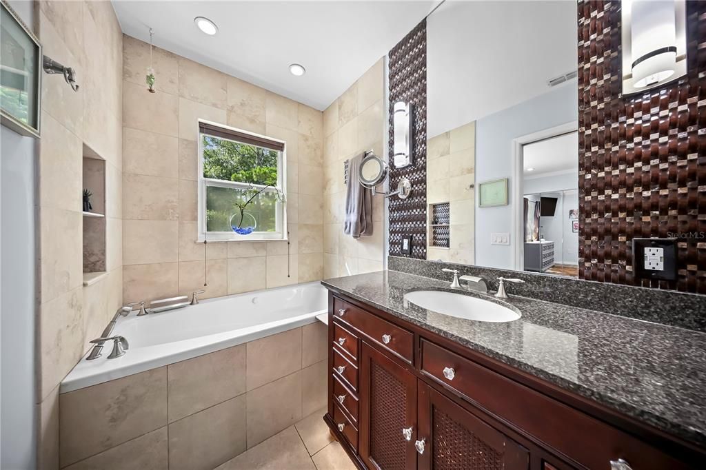 Activo con contrato: $349,900 (3 camas, 2 baños, 1419 Pies cuadrados)