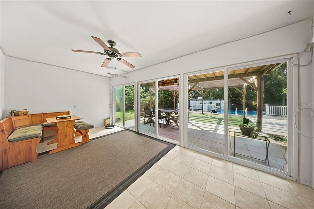 Activo con contrato: $349,900 (3 camas, 2 baños, 1419 Pies cuadrados)