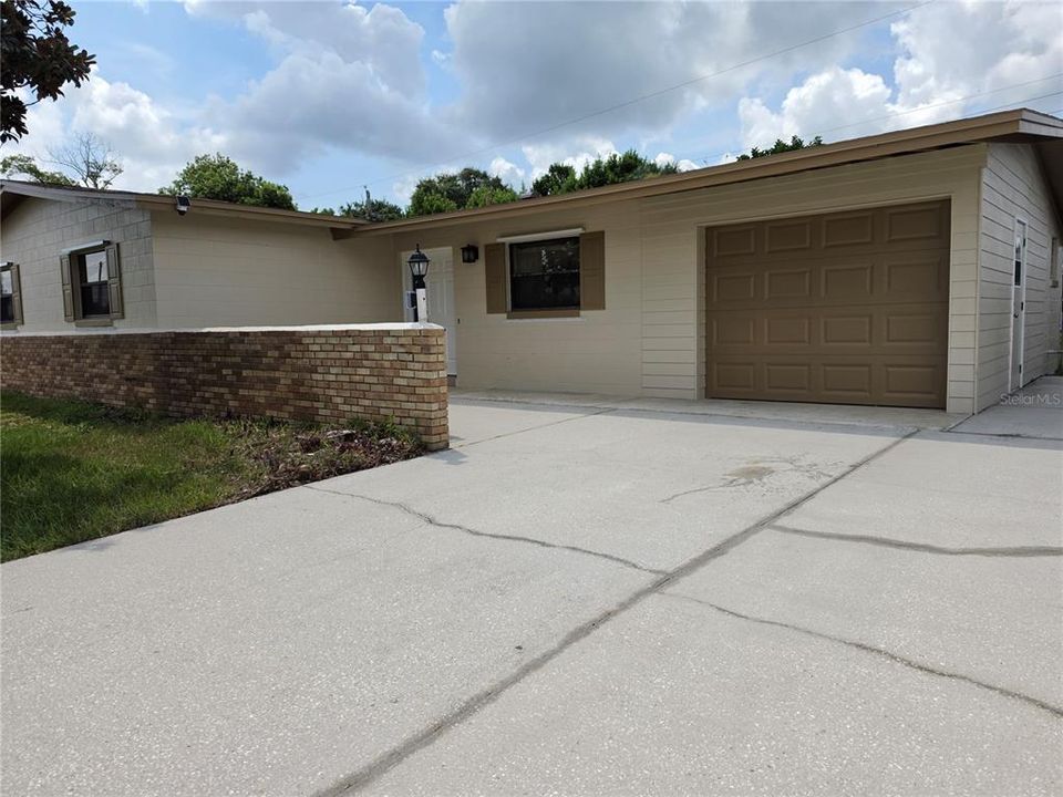 For Sale: $249,900 (3 beds, 2 baths, 1211 Square Feet)