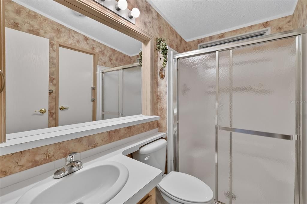 На продажу: $180,000 (2 спален, 2 ванн, 1365 Квадратных фут)