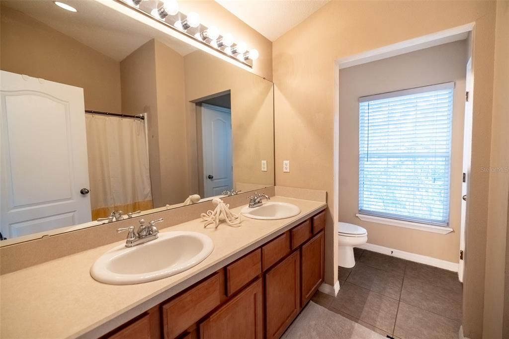 For Sale: $259,900 (3 beds, 2 baths, 1609 Square Feet)