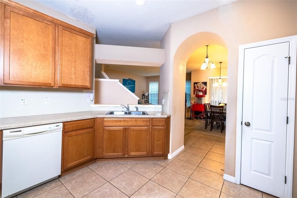 For Sale: $259,900 (3 beds, 2 baths, 1609 Square Feet)