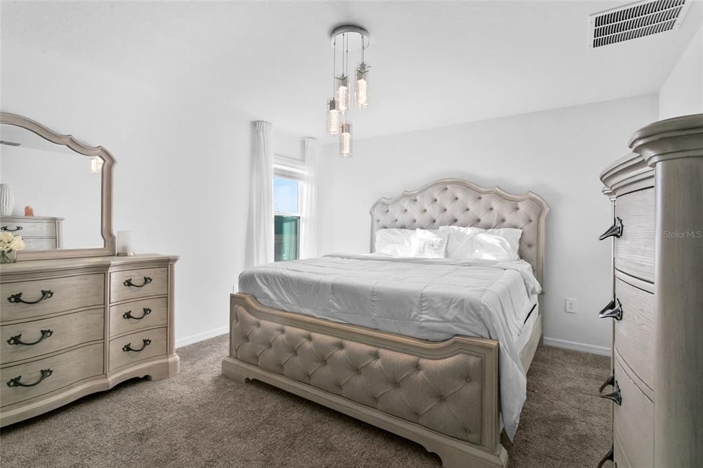 For Rent: $2,200 (4 beds, 2 baths, 1933 Square Feet)