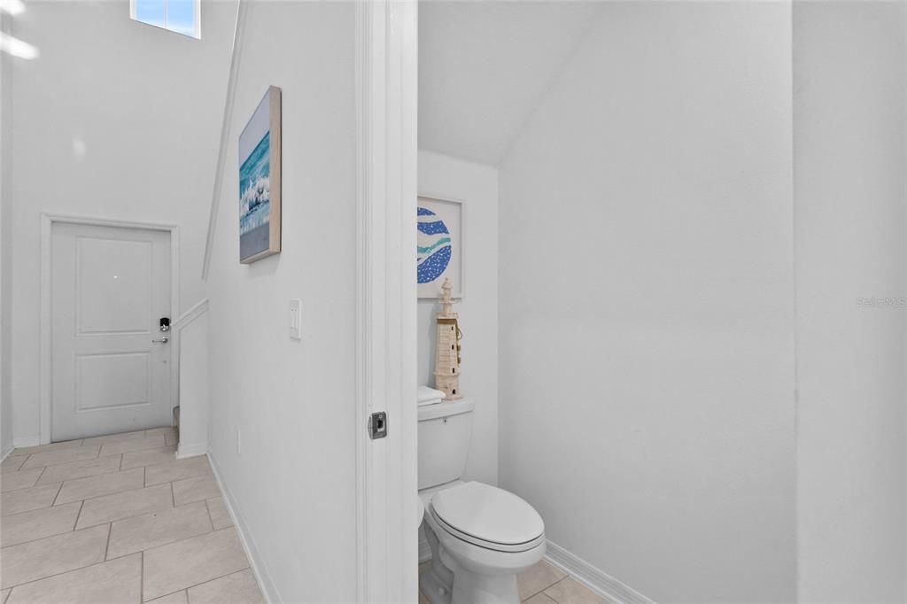 For Rent: $2,200 (4 beds, 2 baths, 1933 Square Feet)