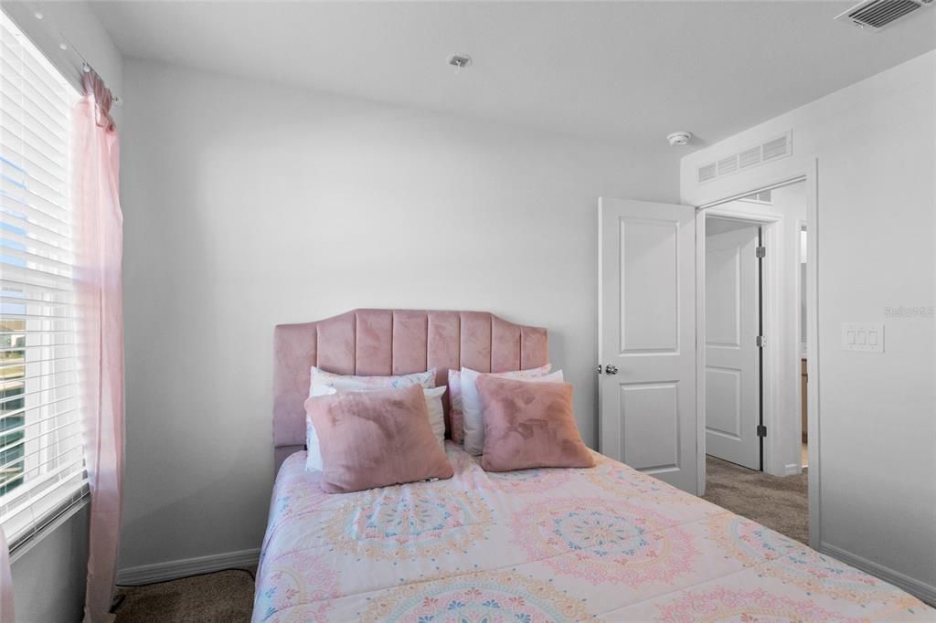 For Rent: $2,200 (4 beds, 2 baths, 1933 Square Feet)