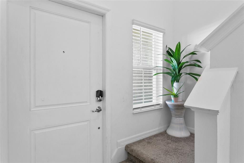For Rent: $2,200 (4 beds, 2 baths, 1933 Square Feet)