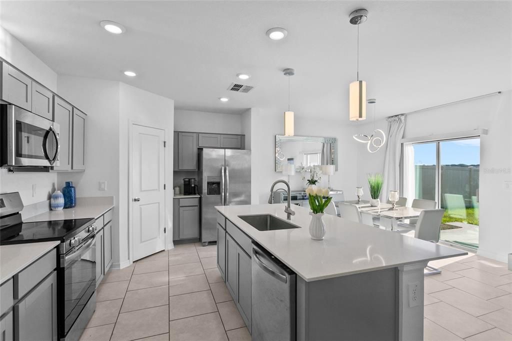 For Rent: $2,200 (4 beds, 2 baths, 1933 Square Feet)