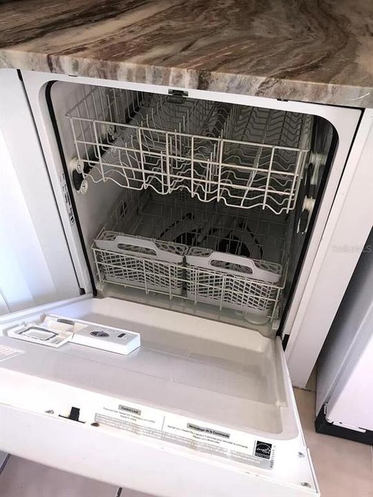 На продажу: $240,000 (2 спален, 2 ванн, 982 Квадратных фут)