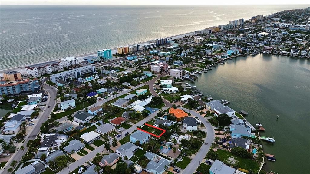 Activo con contrato: $315,000 (0.13 acres)