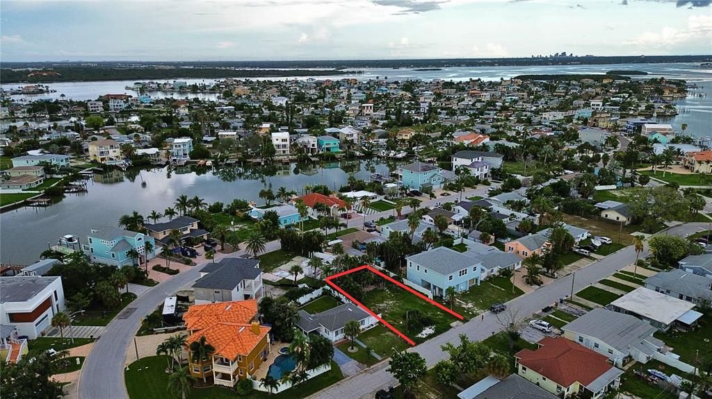 Activo con contrato: $315,000 (0.13 acres)