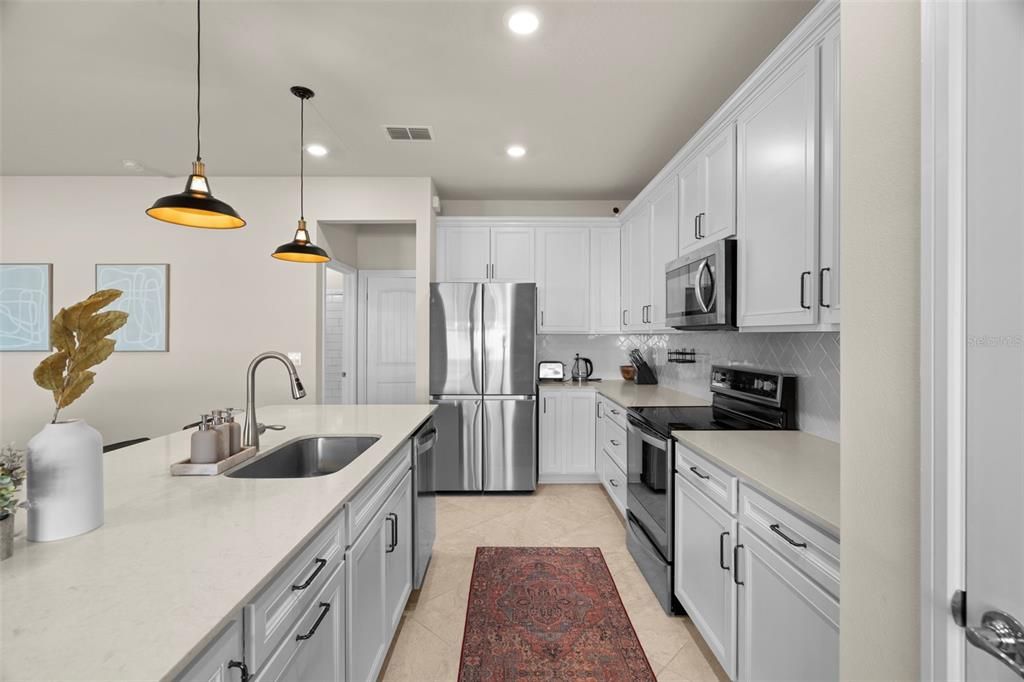 For Rent: $3,099 (5 beds, 3 baths, 2615 Square Feet)