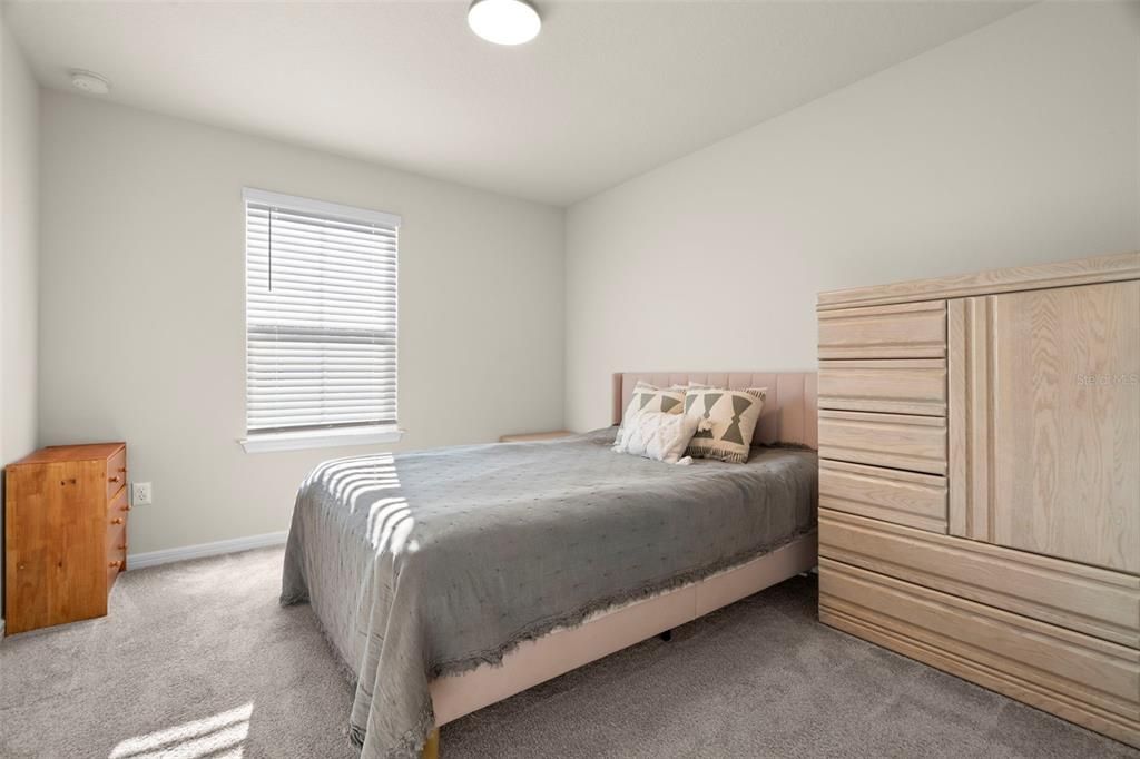 For Rent: $3,099 (5 beds, 3 baths, 2615 Square Feet)