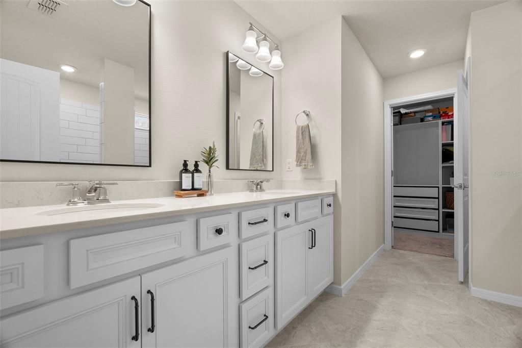 For Rent: $3,099 (5 beds, 3 baths, 2615 Square Feet)