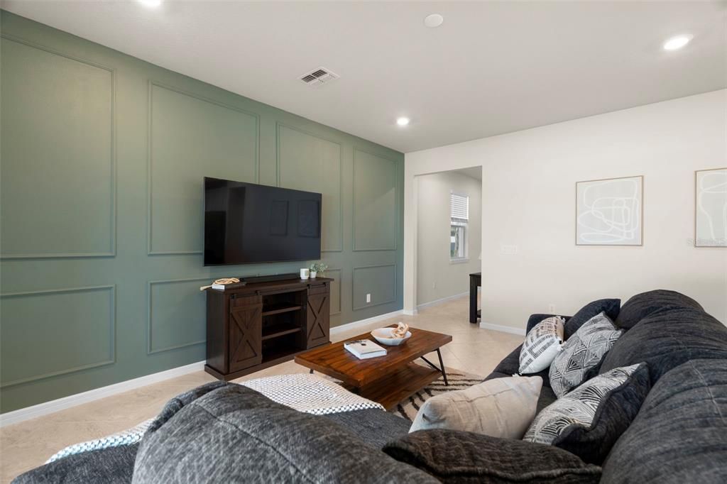 For Rent: $3,099 (5 beds, 3 baths, 2615 Square Feet)