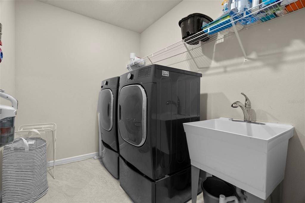 For Rent: $3,099 (5 beds, 3 baths, 2615 Square Feet)