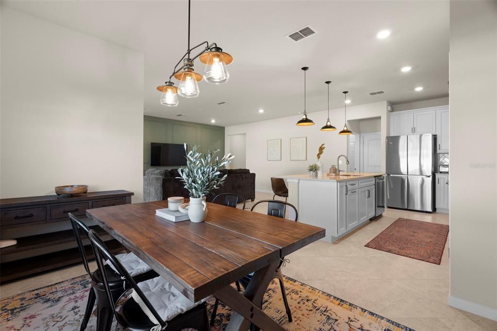 For Rent: $3,099 (5 beds, 3 baths, 2615 Square Feet)
