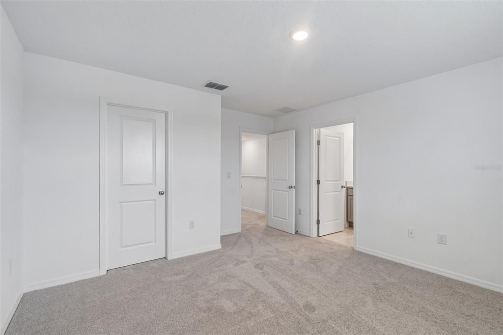 For Rent: $2,200 (3 beds, 2 baths, 1404 Square Feet)
