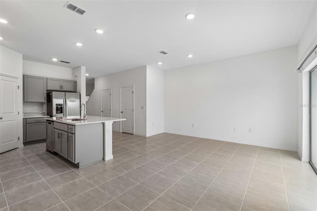For Rent: $2,200 (3 beds, 2 baths, 1404 Square Feet)
