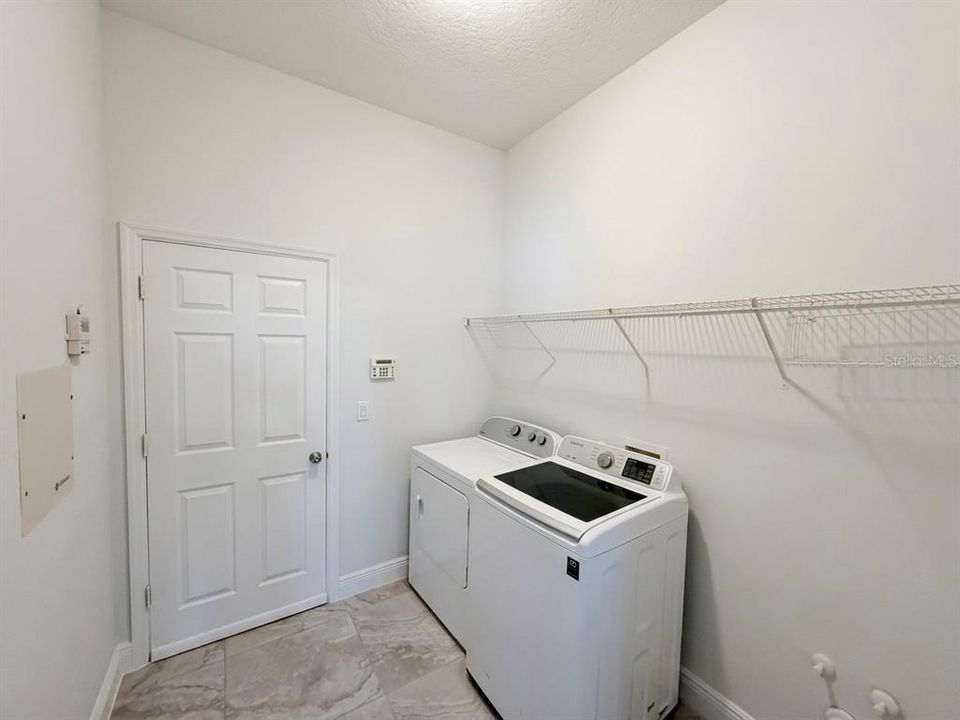 For Sale: $499,900 (4 beds, 3 baths, 2351 Square Feet)