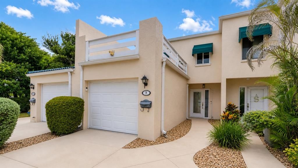 For Rent: $2,700 (2 beds, 2 baths, 1280 Square Feet)