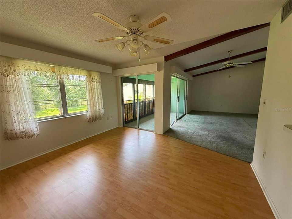 На продажу: $145,000 (2 спален, 2 ванн, 1059 Квадратных фут)