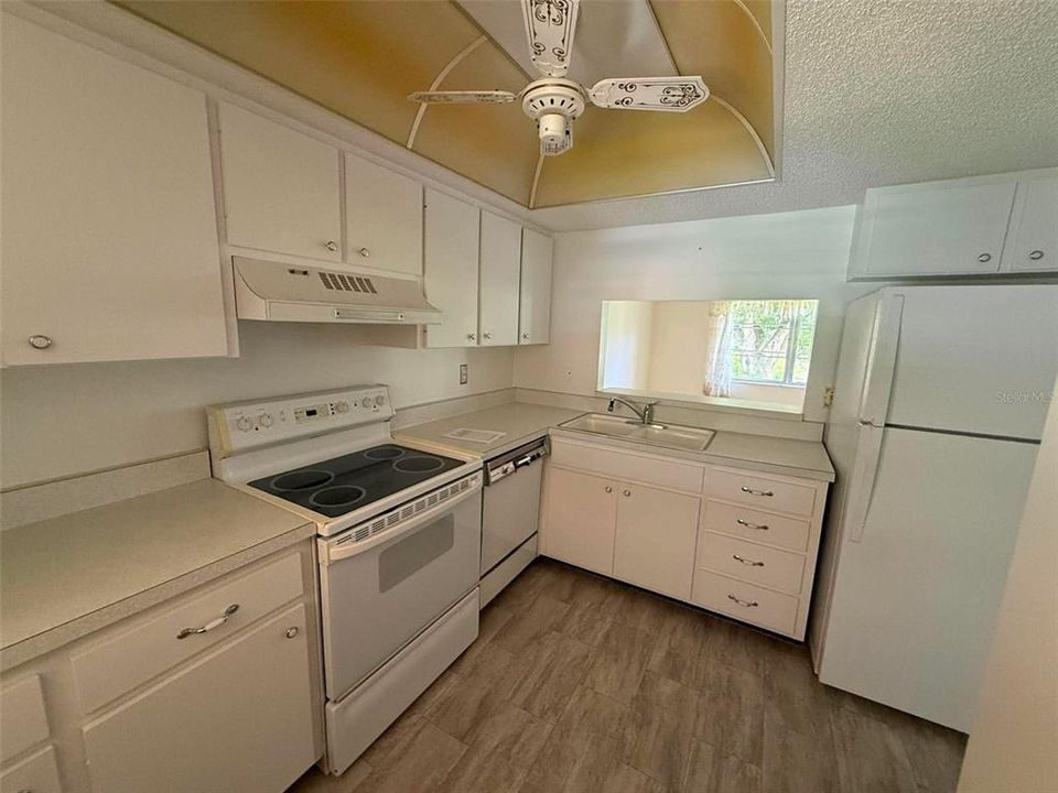 На продажу: $145,000 (2 спален, 2 ванн, 1059 Квадратных фут)