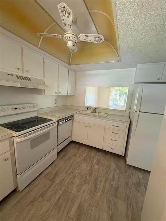 На продажу: $145,000 (2 спален, 2 ванн, 1059 Квадратных фут)