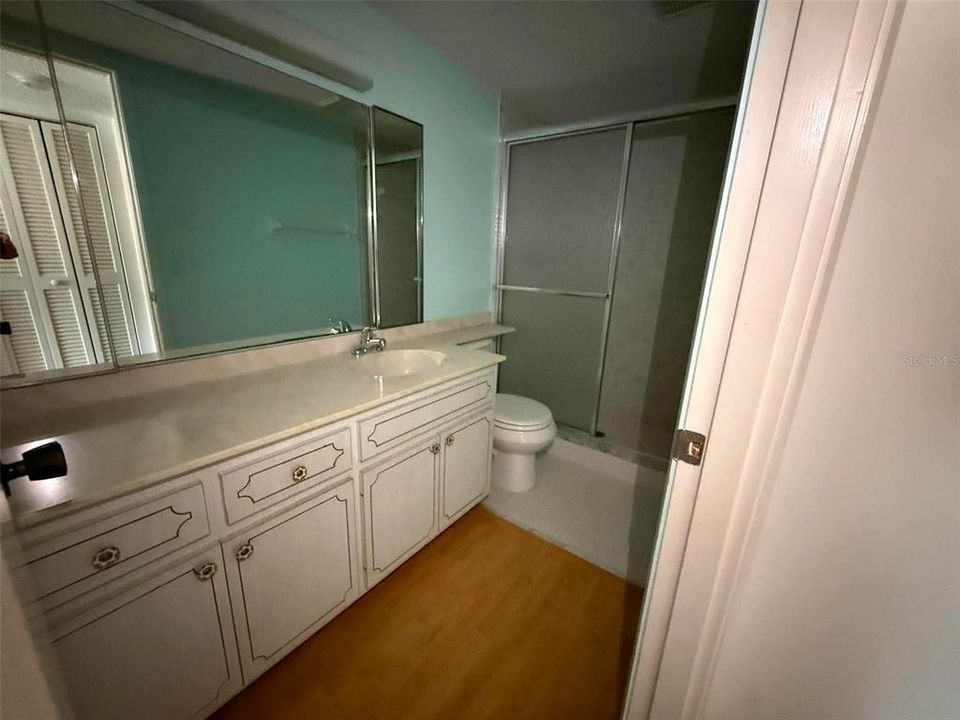 На продажу: $145,000 (2 спален, 2 ванн, 1059 Квадратных фут)