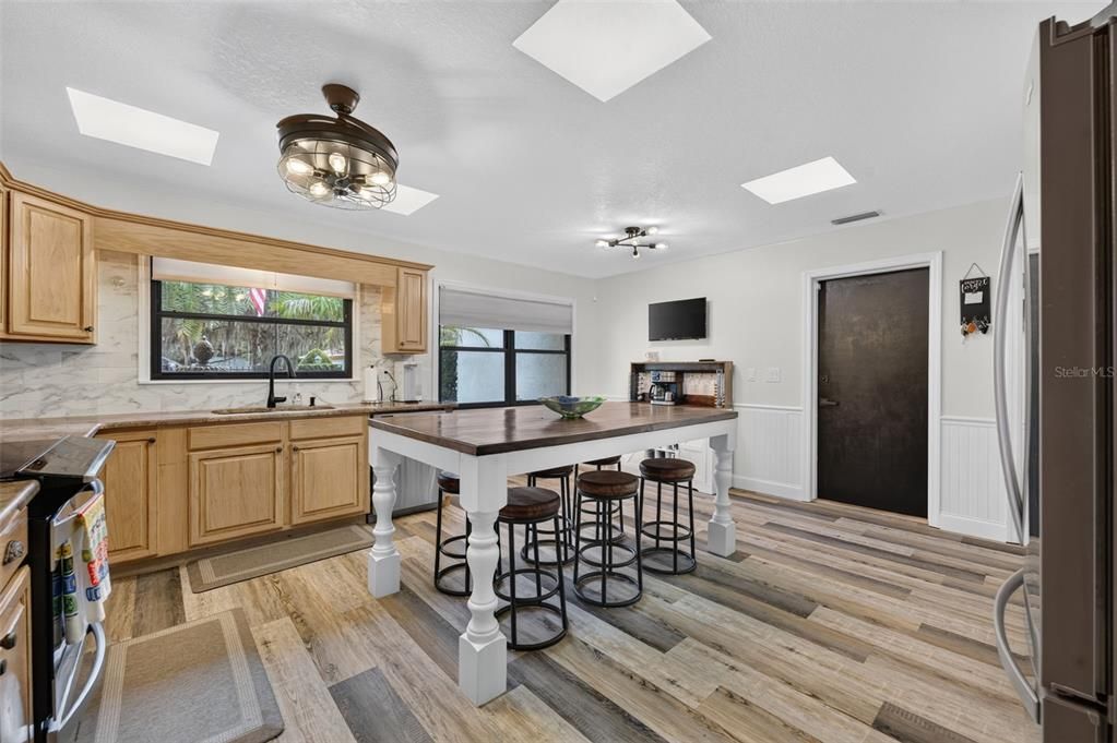 En Venta: $625,000 (3 camas, 2 baños, 2442 Pies cuadrados)