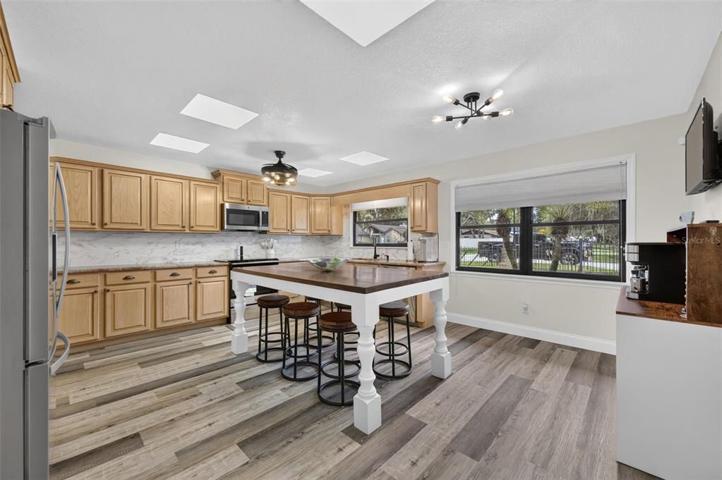 En Venta: $625,000 (3 camas, 2 baños, 2442 Pies cuadrados)