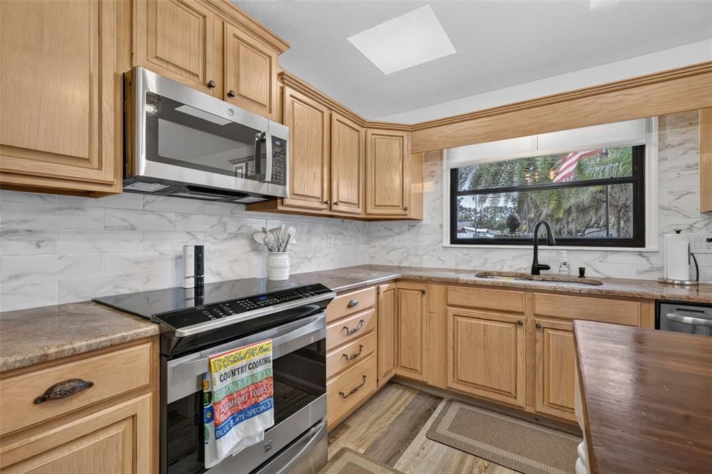 En Venta: $625,000 (3 camas, 2 baños, 2442 Pies cuadrados)