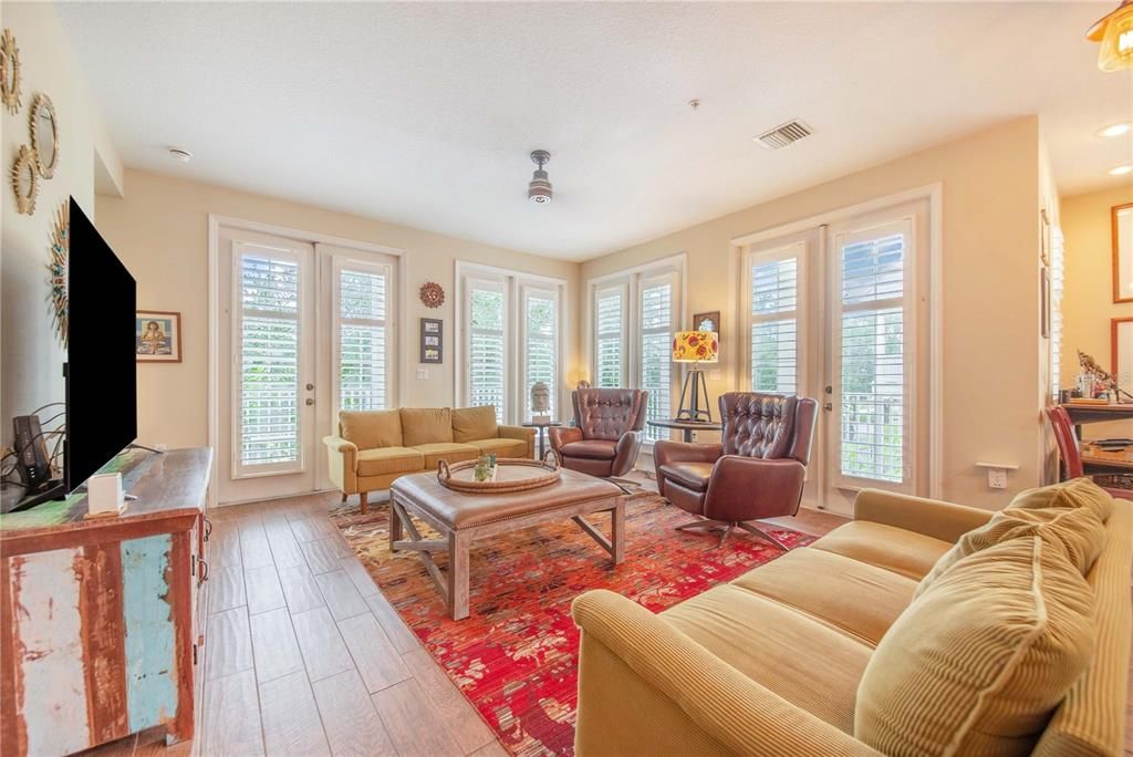 En Venta: $640,000 (3 camas, 2 baños, 1412 Pies cuadrados)