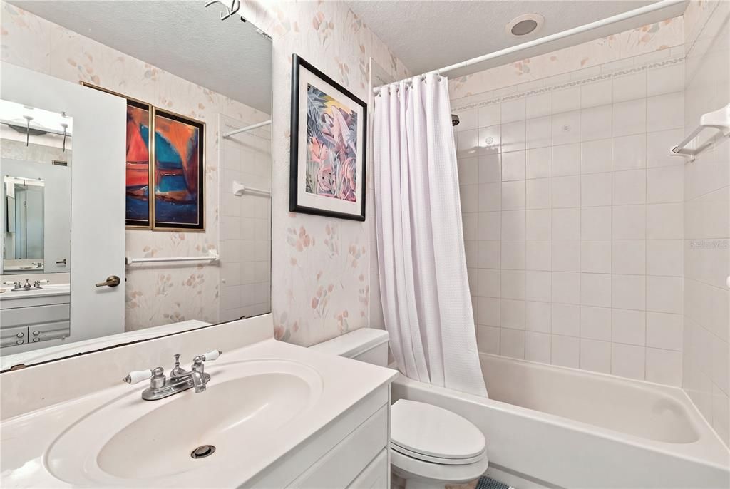 For Sale: $419,900 (2 beds, 2 baths, 1198 Square Feet)