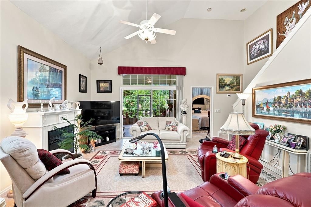 For Sale: $419,900 (2 beds, 2 baths, 1198 Square Feet)