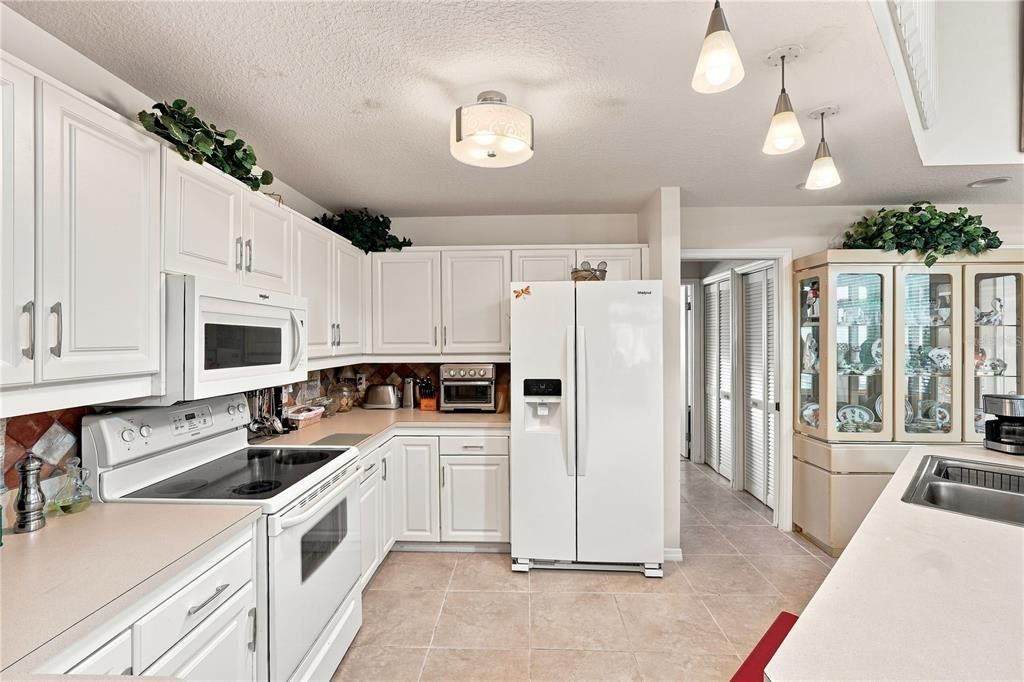 For Sale: $419,900 (2 beds, 2 baths, 1198 Square Feet)