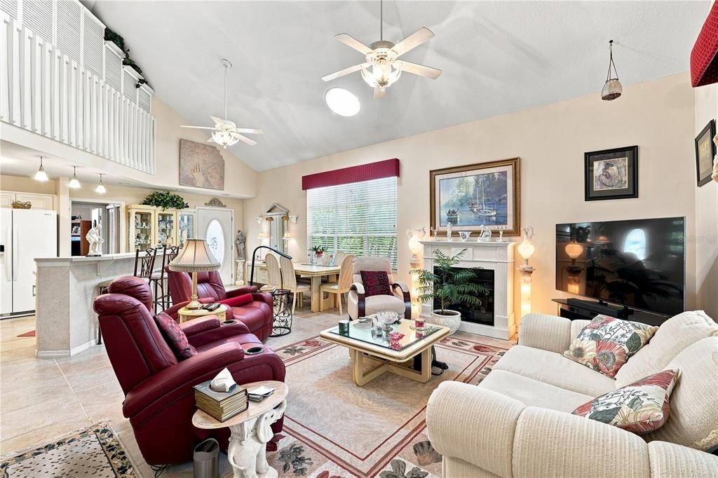 For Sale: $419,900 (2 beds, 2 baths, 1198 Square Feet)